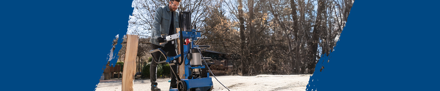 Scheppach-Holzspalter in Betrieb; Werkzeug für präzises Holzschneiden