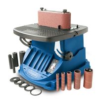 Der Oszillierende Kanten-, Band- und Spindelschleifer OSM600 von Scheppach mit verschiedenen Schleifaufsätzen und Zubehörteilen. Gezeigt von vorne.