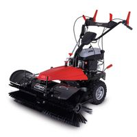 Scheppach Kehrmaschine SC2200PE mit rotierenden Bürsten für effektives Kehren. Gezeigt von der Seite.