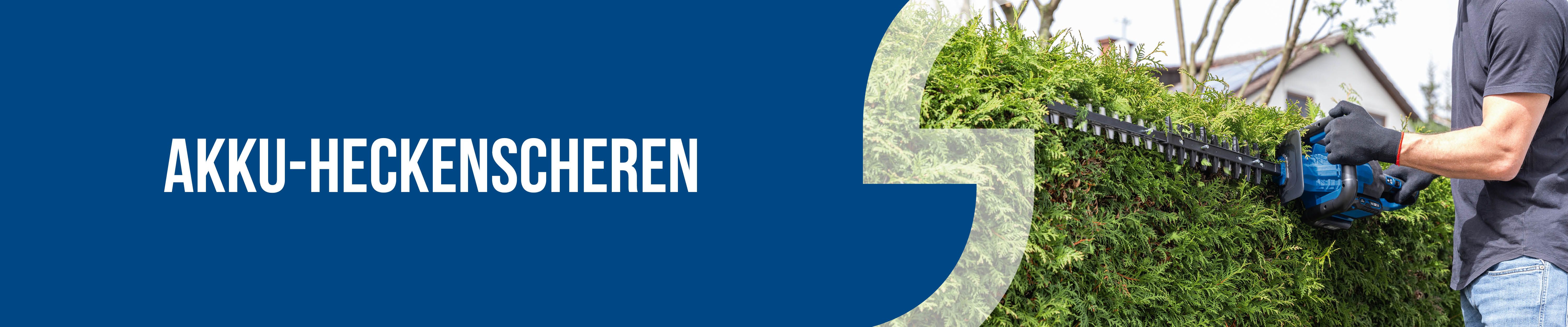 Person mit Akku-Heckenschere beim Beschneiden von Hecken