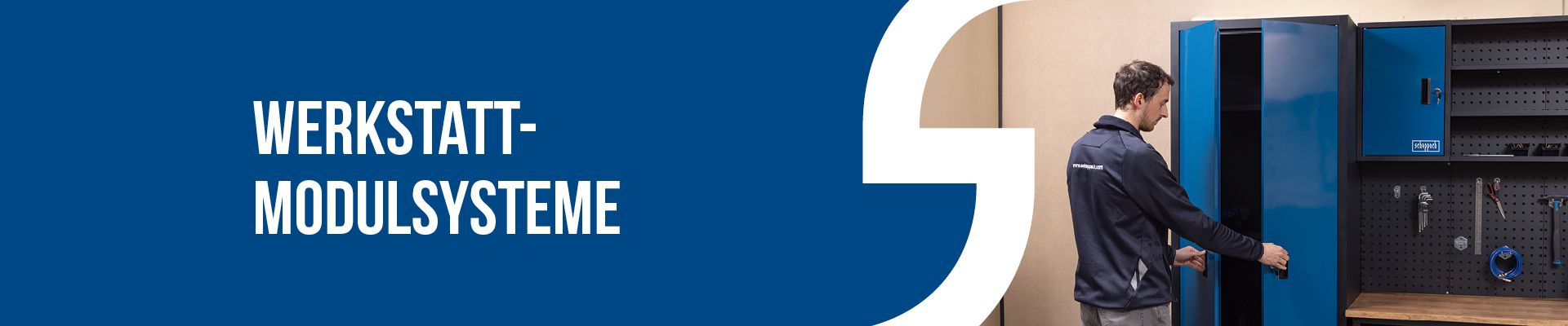 Bildschirm mit Text 'Werkstatt-Modulsysteme' und Mann, der Werkstattausrüstung bedient