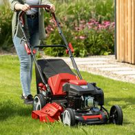 Scheppach Benzinrasenmäher MS225-53 mit Radantrieb und 53 cm Schnittbreite, gezeigt im Einsatz