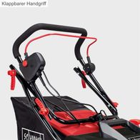 Der Elektro Vertikutierer SC38 von Scheppach verfügt über einen klappbaren Handgriff für einfachen Transport und Lagerung. Der Handgriff ist mit roten Griffen und einem zentralen Verriegelungsmechanismus ausgestattet, der ein sicheres Fixieren ermöglicht.