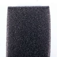 Ein Stück schwarzes Drahtgeflecht, möglicherweise ein Filter oder Sieb.