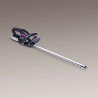 Die Akku-Heckenschere GO-HES570 gomag verfügt über einen ergonomischen Griff und eine 57 cm lange Messerlänge. Sie ist leicht und einfach zu handhaben.