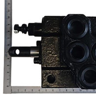 Steuerventil mit integrierten Anschlusskupplungen, mechanischer Betätigungsstange