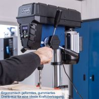 Ergonomisch geformter, gummiüberzogener Kreuzkopf für optimale Kraftübertragung im Scheppach-Bohrfutter