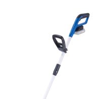 Akku-Rasentrimmer C-LT300-X Scheppach, Ansicht von links oben. Im Hintergrund Zubehörteile wie Spulen mit Schneidefäden.