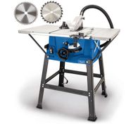 Tischkreissäge HS100S von Scheppach, frontal von links oben fotografiert. Im Hintergrund zwei Sägeblätter.