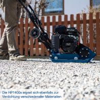 Die HP1400S eignet sich zur Verdichtung verschiedener Materialien. Sie hat eine Verdichtungskraft von 13 kN und eine Verdichtungstiefe von 25 cm. Die Maschine hat eine 1400W starke Motorleistung und eine Matte sowie eine Fahrvorrichtung.