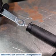 Staufach für den Zwei-Loch-Montageschlüssel, praktische Aufbewahrung für Werkzeuge, Teil des Akku-Winkelschleifers BC-AG125-X - SET S von Scheppach.
