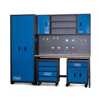Das Werkstatt Komplett Set GWS08 von Scheppach umfasst 8 Teile, darunter 2 Werkstattwagen, einen Werkstattschrank, eine Werkzeugwand und eine Werkbank. Die Abmessungen betragen 2360x500x2050mm.