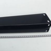 Ein Gestellfuß mit vier Löchern, von oben fotografiert. Produktname: Gestellfuß.