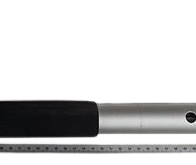 Ein Aluminiumrohr mit schwarzem Griff und einem Kabelende. Das Rohr ist von oben zu sehen.