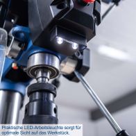LED-Arbeitsleuchte für präzise Sicht auf Werkstück in Tischbohrmaschine