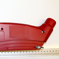Schutzhaube für Scheppach-Werkzeug, gezeigt von der Seite mit einem Lineal zur Größenveranschaulichung.