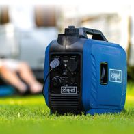 Der Scheppach Inverter Stromerzeuger SG2500i bietet 2x 230V Steckdosen und 2x USB Typ A Anschlüsse für schnelles Laden. Mit Überlastschutz und Wirtschaftsmodus für effizienten Betrieb.