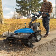 Scheppach Kehrmaschine mit Sammelbehälter und Schneeschild, Detailansicht mit Bedienelementen und Antriebseinheit