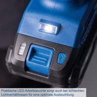 Praktische LED-Arbeitsleuchte sorgt auch bei schlechten Lichtverhältnissen für eine optimale Ausleuchtung.