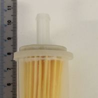 Kraftstofffilter von Scheppach, Ansicht von der Seite, mit Messskala im Hintergrund.