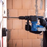 Scheppach Akku-Abruchhammer mit LED-Beleuchtung und 360°-Zusatzgriff, SDS-Max-Anschluss, Akku-Demolitionhammer für präzise Arbeiten