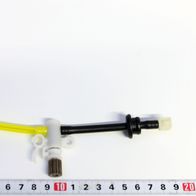 Ölpumpe mit Ölfilter kpl., Ansicht von der Seite, Länge ca. 10 cm.