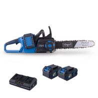 Akku-Kettensäge BC-CS355Duo-X mit ProCut-System, inklusive zwei Akkus und Ladegerät. Die Säge ist von der Seite zu sehen.