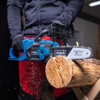Scheppach-ProCut-System bei der Holzverarbeitung mit Handschneidemaschine