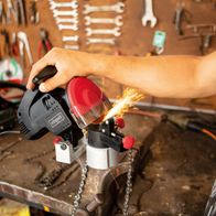 Kettenschärfer mit Schutzglas und Funkenabweiser für präzise Kettenschärfung