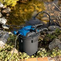Der Scheppach Teichdruckfilter PFS8000 mit 2500 L/h Fördermenge und 11 W UV-C Lampe. Inklusive Teichfilter für effektive Wasserreinigung.