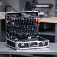 Werkzeugkoffer WZB200-BE Scheppach mit 141 Teilen. Enthält Schraubenschlüssel, Hammer, Zange, Schraubenzieher und mehr. Organisiert in einem robusten Aluminiumkoffer.