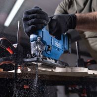 Scheppach-Werkzeug mit Schneidfunktion für präzise Holzverarbeitung, mit integriertem Schutz für Handgelenk und Arm
