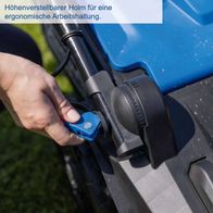 Höhenverstellbarer Holm für eine ergonomische Arbeitshaltung. Der Holm ermöglicht eine bequeme und rückenschonende Handhabung des Akku-Rasenmähers BC-MP430-X von Scheppach.