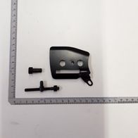 Kettenspanner von Scheppach, Ansicht von vorne, mit zwei Schrauben und einer Mutter.