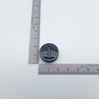 Kohlenbürstenabdeckung mit zentraler Öffnung, von oben fotografiert.