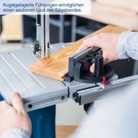 Kugelgelagerte Führungen ermöglichen einen sauberen Lauf des Sägebandes. Die Bandsäge HBS261 von Scheppach bietet präzise und stabil.