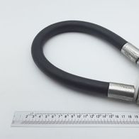 Hydraulikschlauch M22x1,5 / Auge 20 / 550 von Scheppach, Ansicht von der Seite.