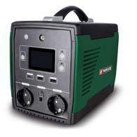 Powerstation PSGE 500 A1 Parkside LB1, Ansicht von vorne mit Display und Anschlüssen.