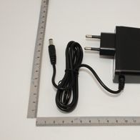 Adapter mit USB-Anschluss und Stecker für Ladegerät