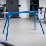 Das Untergestell UMF1600 von Scheppach hat eine maximale Traglast von 200 kg, eine Länge von 1000-1650 mm und eine Höhe von 740 mm. Es verfügt über verstellbare Füße für eine stabile Aufstellung.