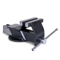 Schraubstock ASV125 von Scheppach mit verchromten Gewindestangen und integriertem Rundmaterialhalter. Gezeigt von der Seite.