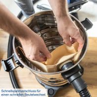 Der Elektro Nass-/Trockensauger VC25 von Scheppach verfügt über einen Schnellspannverschluss für einen schnellen Beutelwechsel.