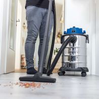 Elektro-Nass-/Trockensauger VC25 von Scheppach mit 1200 Watt Leistung und 25-Liter-Fassungsvermögen, 2 Meter Schlauchlänge und 3 Meter Anschlusskabel