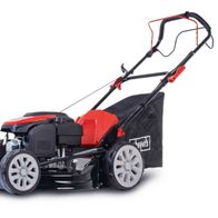 Scheppach Benzin Rasenmäher MS226-53SE, seitliche Ansicht. Der Rasenmäher hat einen 53 cm Schnittbreite und einen 65 Liter Fangkorb.