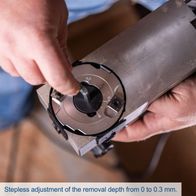 Paint remover LFR720 Scheppach with stepless adjustment of the removal depth from 0 to 0.3 mm and soft grip surface. Includes 4 reversible blades.