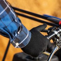 Handgriff eines Scheppach-Dumper-Modells mit ergonomischem Griff und Steuerhebel