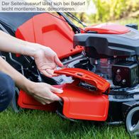 Der Seitenauswurf lässt sich bei Bedarf leicht montieren bzw. demontieren. Der Scheppach Benzinrasenmäher MS161-46 bietet eine Schnittbreite von 46 cm, Radantrieb und eine Mulchfunktion sowie eine 55L Fangbox.