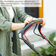 Der Radantrieb unterstützt während des Mähvorgangs optimal, besonders an steileren Rasenflächen.