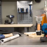 Scheppach-Doppelschleifer mit flexibler Welle und Schleifscheibenhalterung für zwei Scheiben