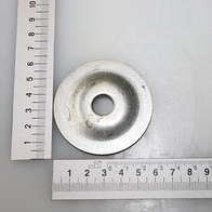 Scheppach-Flansch mit Bohrung, Maßstab für Größenvergleich